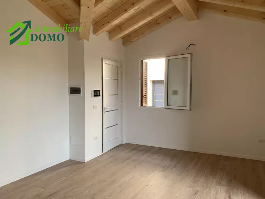 Immagine 5 di Appartamento in vendita  in schio a Schio
