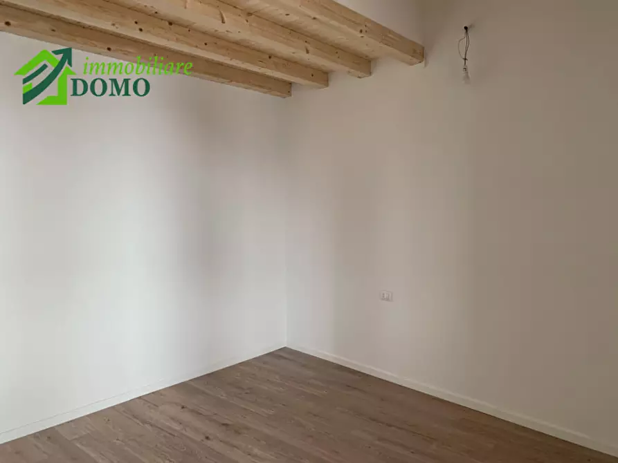 Immagine 11 di Appartamento in vendita  in schio a Schio