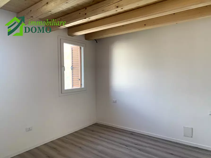 Immagine 12 di Appartamento in vendita  in schio a Schio