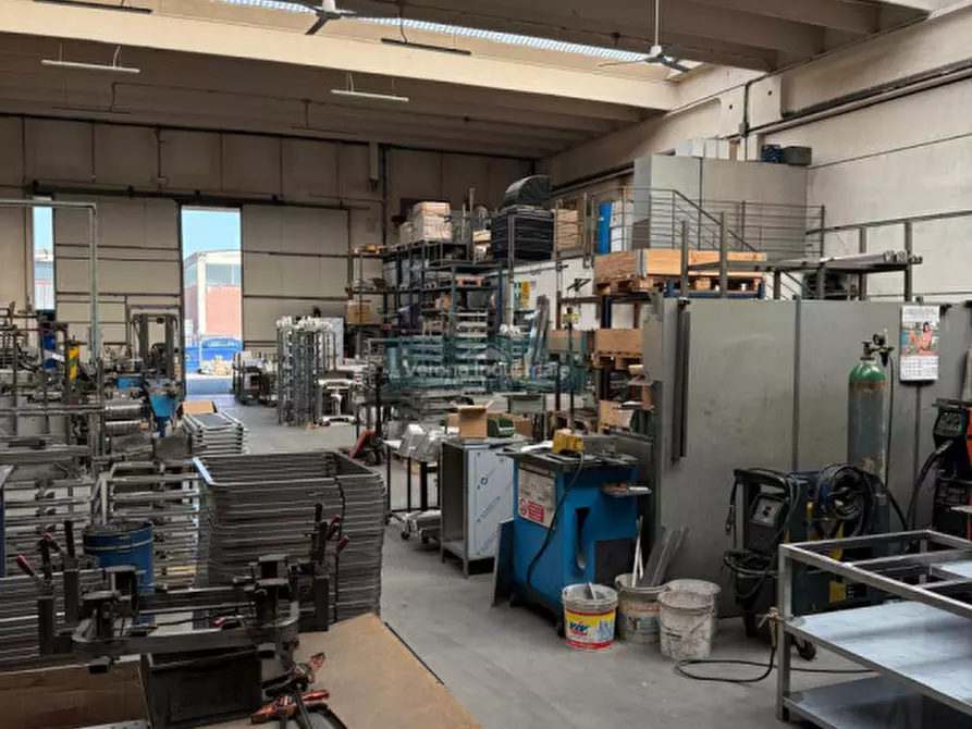 Immagine 2 di Capannone industriale in affitto  in Via Verdi 26 a Castel D'azzano