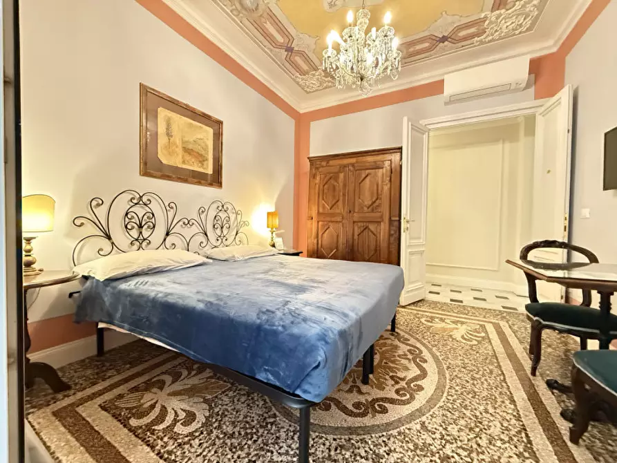 Immagine 2 di Appartamento in vendita  in Via Della maddalena a Genova