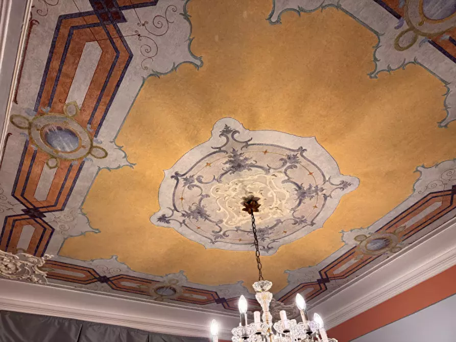 Immagine 3 di Appartamento in vendita  in Via Della maddalena a Genova