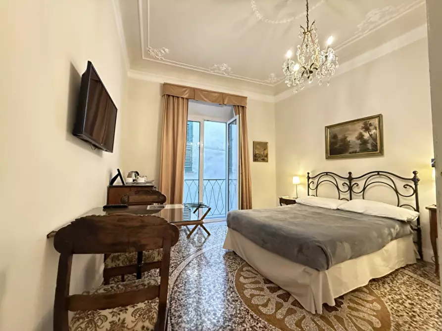 Immagine 4 di Appartamento in vendita  in Via Della maddalena a Genova