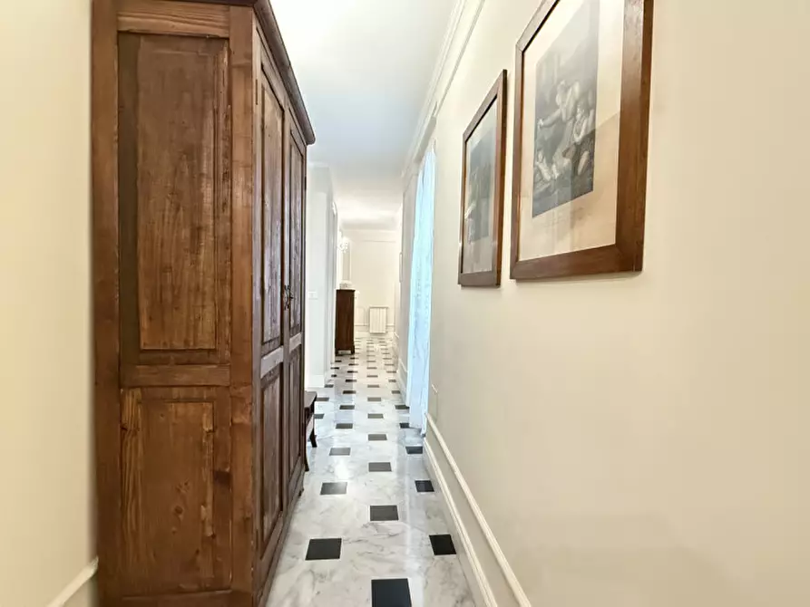 Immagine 11 di Appartamento in vendita  in Via Della maddalena a Genova