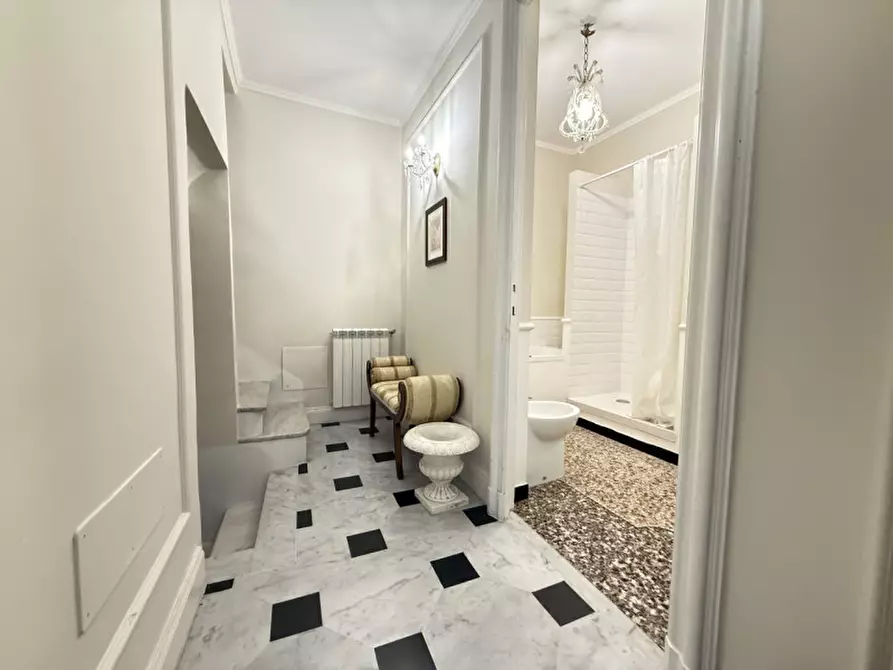 Immagine 14 di Appartamento in vendita  in Via Della maddalena a Genova