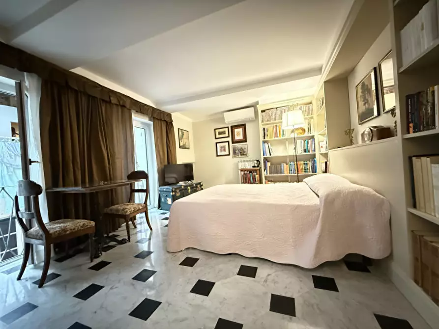 Immagine 17 di Appartamento in vendita  in Via Della maddalena a Genova