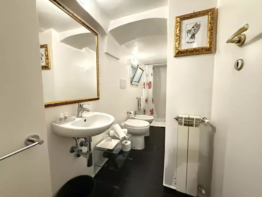 Immagine 18 di Appartamento in vendita  in Via Della maddalena a Genova