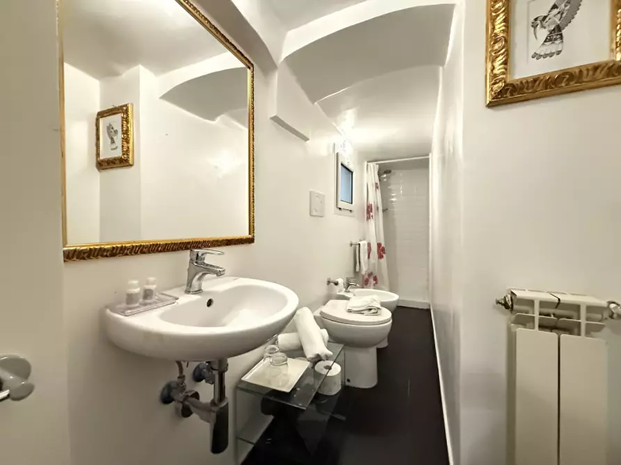 Immagine 21 di Appartamento in vendita  in Via Della maddalena a Genova