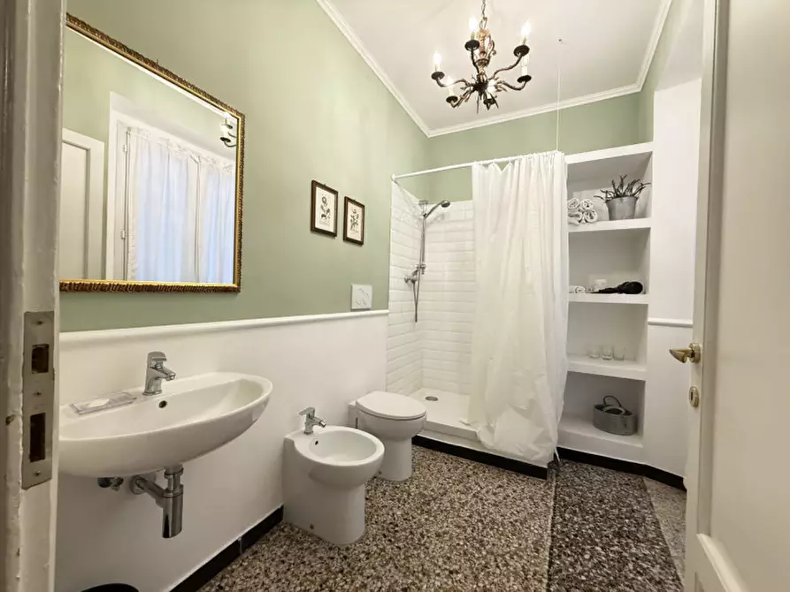 Immagine 23 di Appartamento in vendita  in Via Della maddalena a Genova