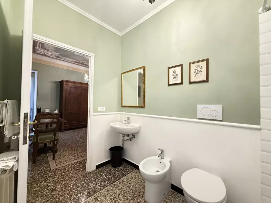 Immagine 25 di Appartamento in vendita  in Via Della maddalena a Genova