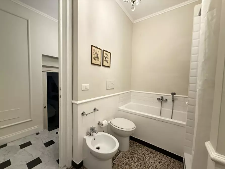 Immagine 29 di Appartamento in vendita  in Via Della maddalena a Genova