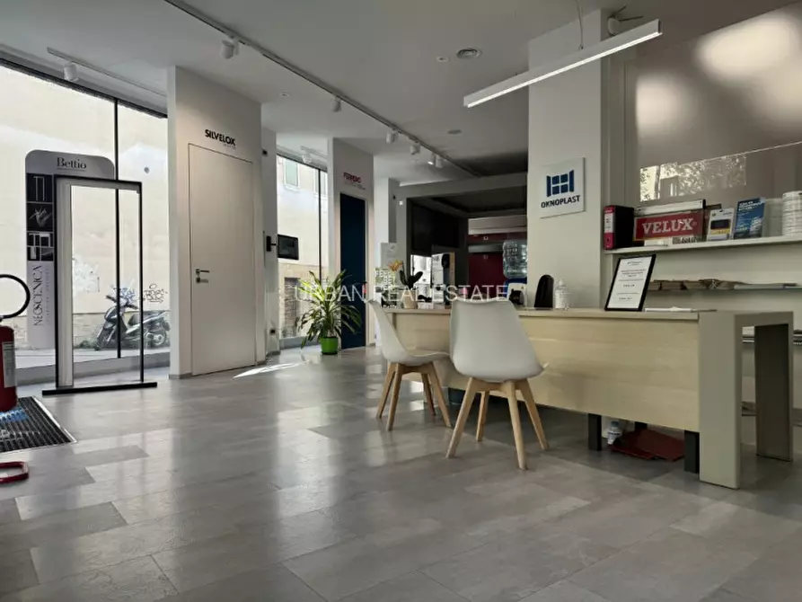 Immagine 2 di Negozio in vendita  in Via Flavia 5 a Trieste