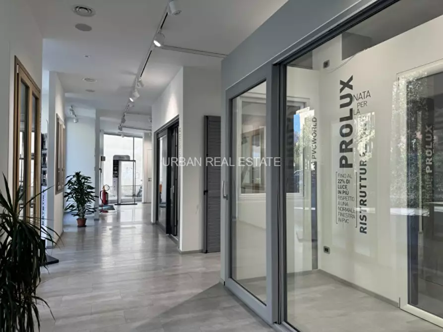 Immagine 3 di Negozio in vendita  in Via Flavia 5 a Trieste