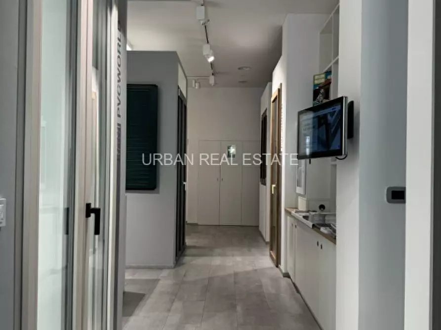 Immagine 4 di Negozio in vendita  in Via Flavia 5 a Trieste