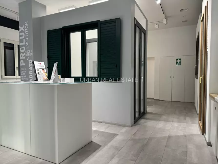 Immagine 5 di Negozio in vendita  in Via Flavia 5 a Trieste