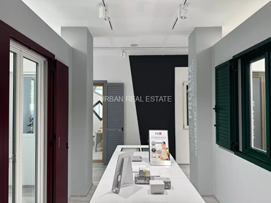 Immagine 6 di Negozio in vendita  in Via Flavia 5 a Trieste