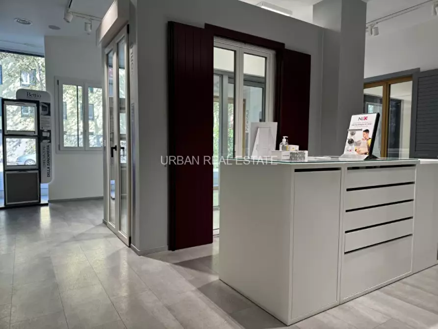 Immagine 7 di Negozio in vendita  in Via Flavia 5 a Trieste