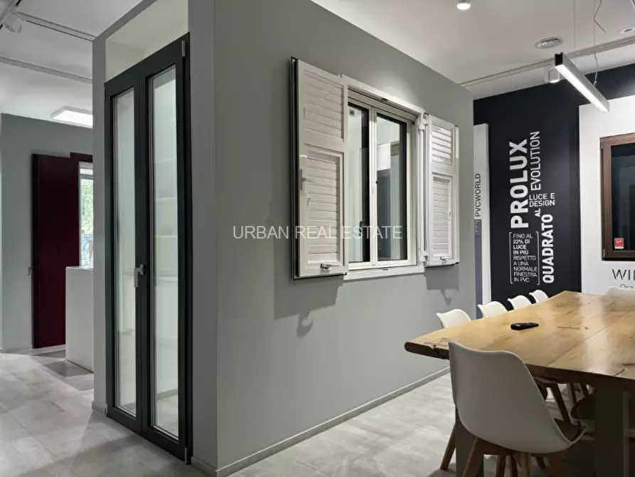 Immagine 9 di Negozio in vendita  in Via Flavia 5 a Trieste