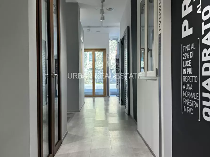 Immagine 10 di Negozio in vendita  in Via Flavia 5 a Trieste