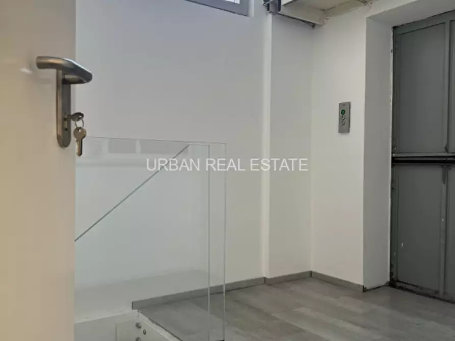 Immagine 11 di Negozio in vendita  in Via Flavia 5 a Trieste