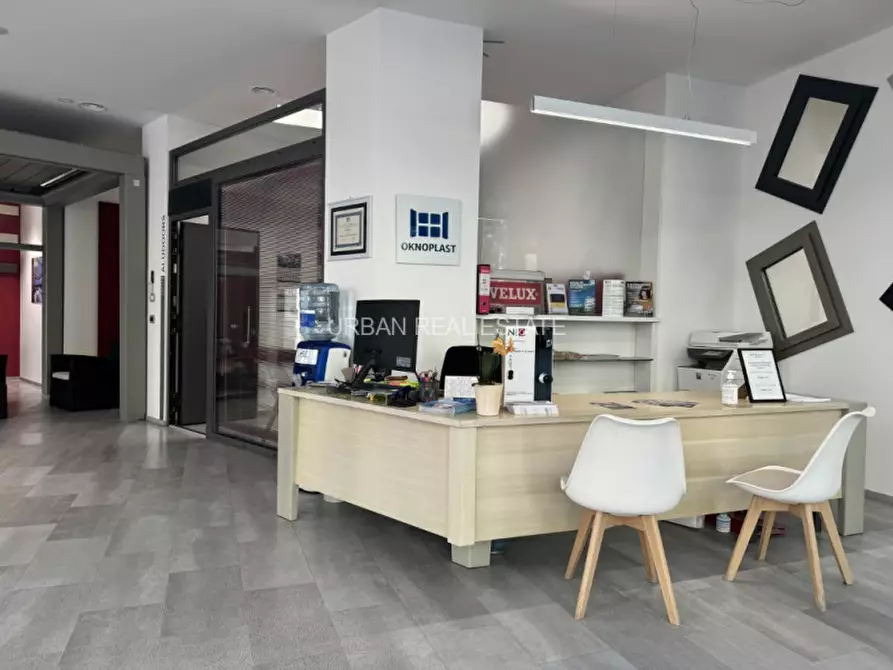 Immagine 12 di Negozio in vendita  in Via Flavia 5 a Trieste