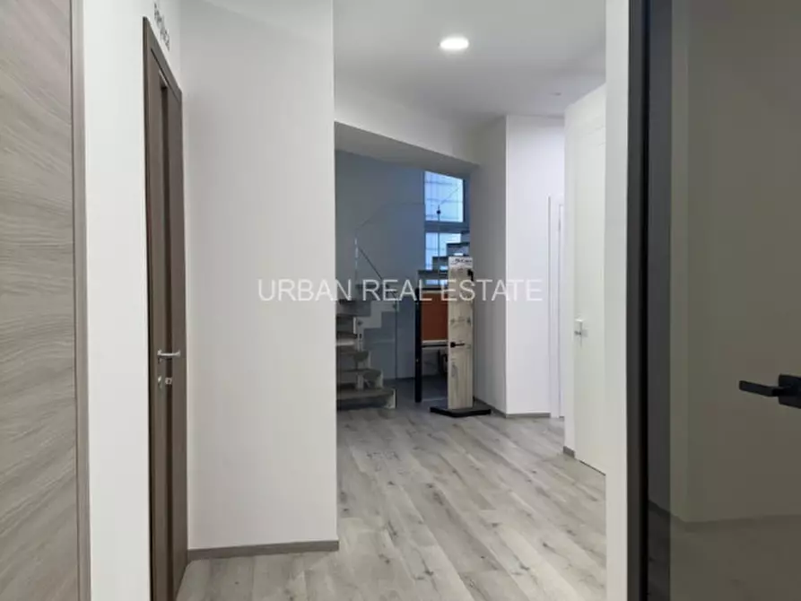 Immagine 24 di Negozio in vendita  in Via Flavia 5 a Trieste