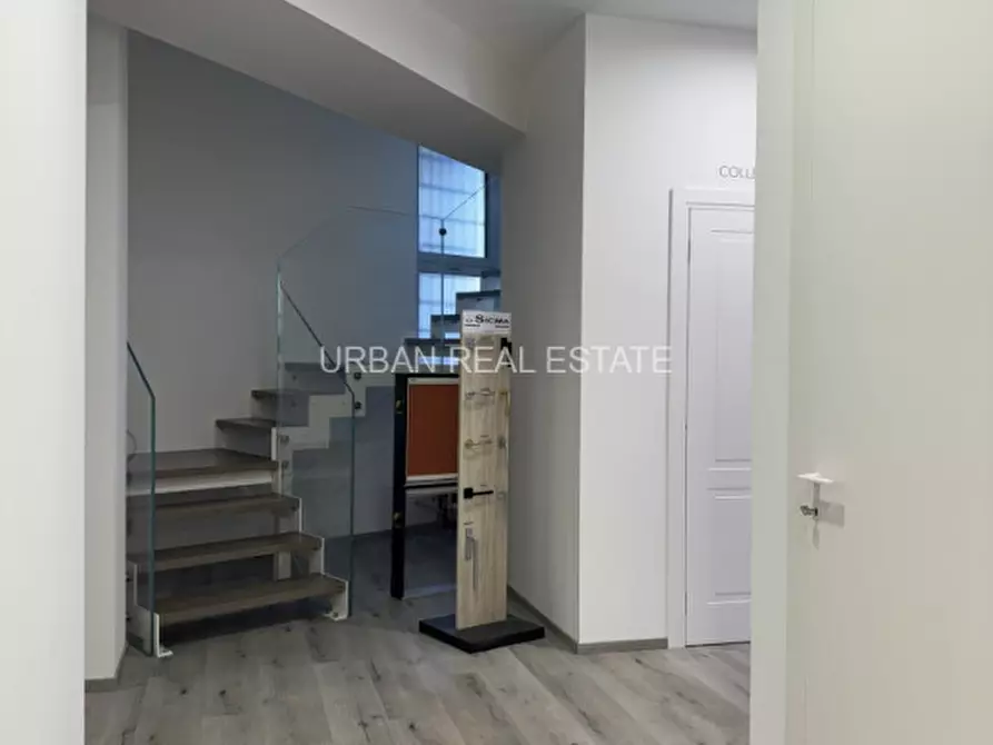 Immagine 25 di Negozio in vendita  in Via Flavia 5 a Trieste