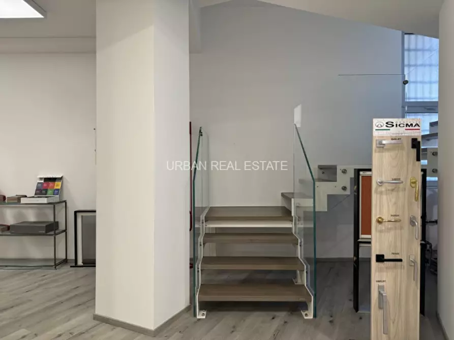 Immagine 26 di Negozio in vendita  in Via Flavia 5 a Trieste