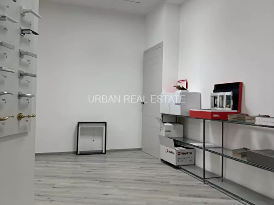 Immagine 27 di Negozio in vendita  in Via Flavia 5 a Trieste