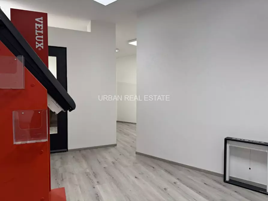 Immagine 28 di Negozio in vendita  in Via Flavia 5 a Trieste