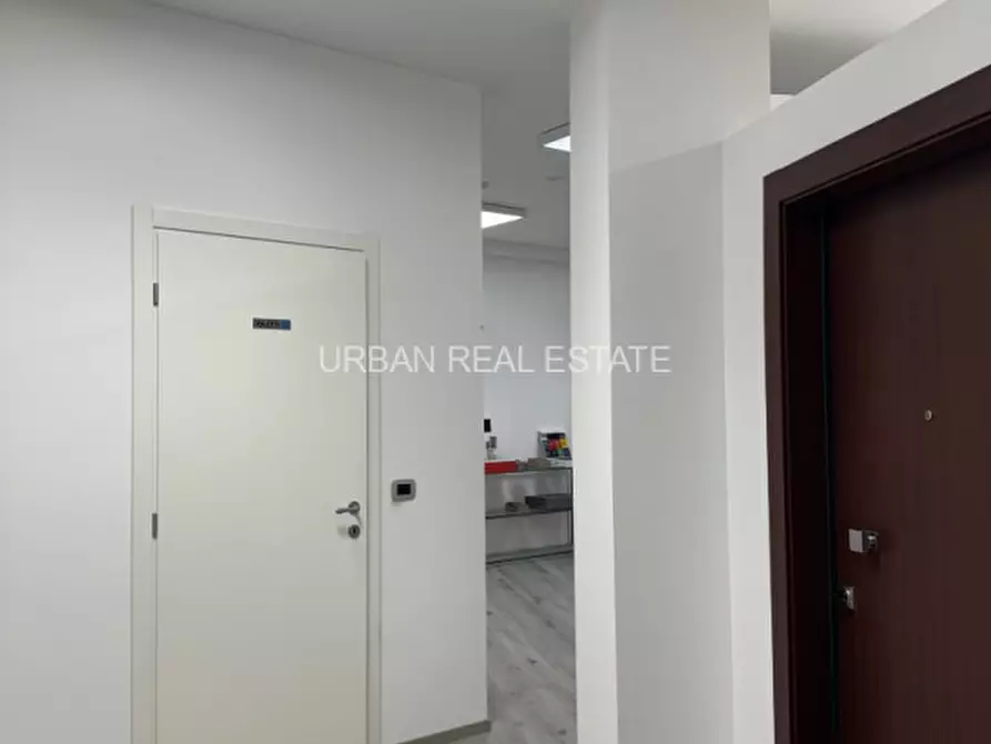 Immagine 30 di Negozio in vendita  in Via Flavia 5 a Trieste