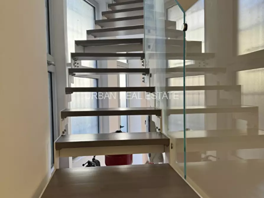 Immagine 31 di Negozio in vendita  in Via Flavia 5 a Trieste