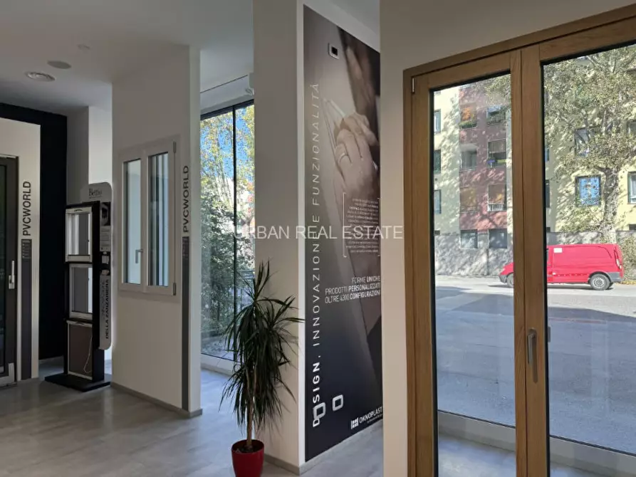 Immagine 33 di Negozio in vendita  in Via Flavia 5 a Trieste