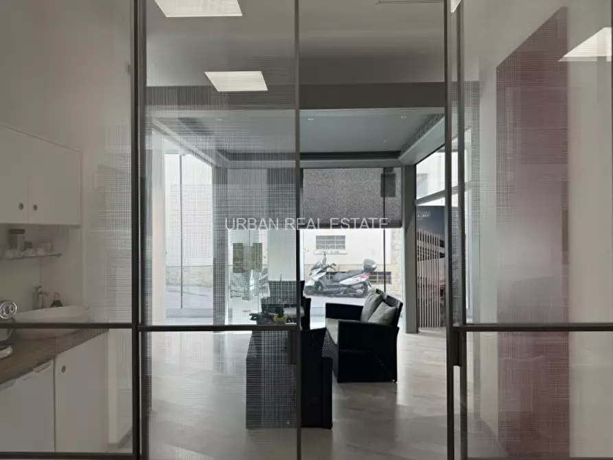 Immagine 37 di Negozio in vendita  in Via Flavia 5 a Trieste