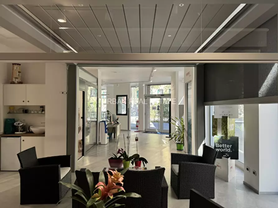 Immagine 44 di Negozio in vendita  in Via Flavia 5 a Trieste