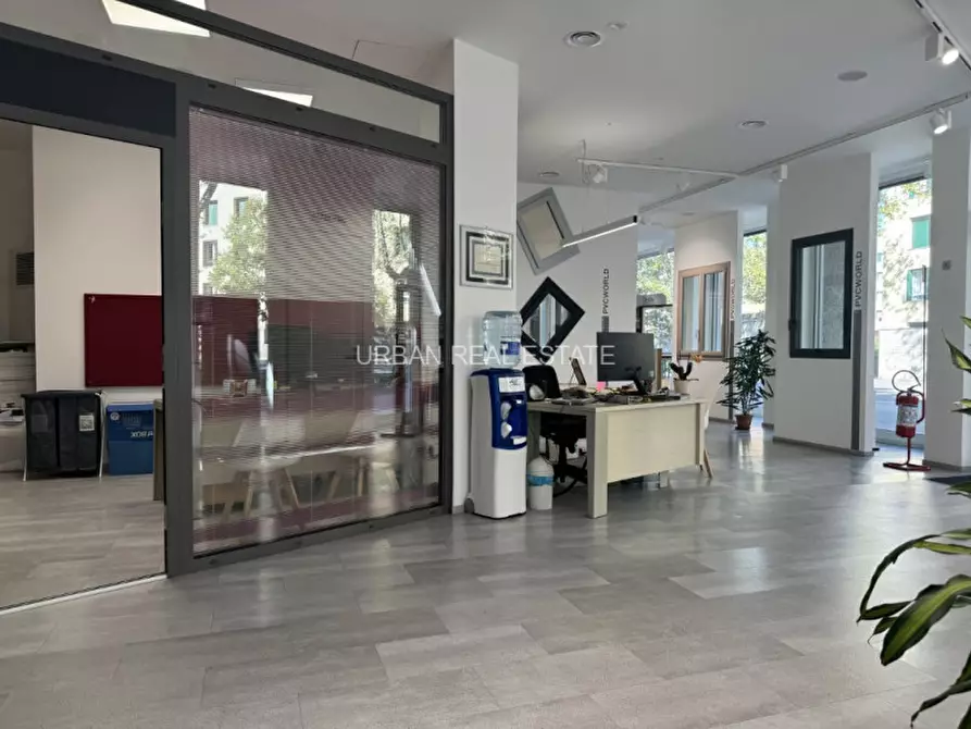 Immagine 46 di Negozio in vendita  in Via Flavia 5 a Trieste