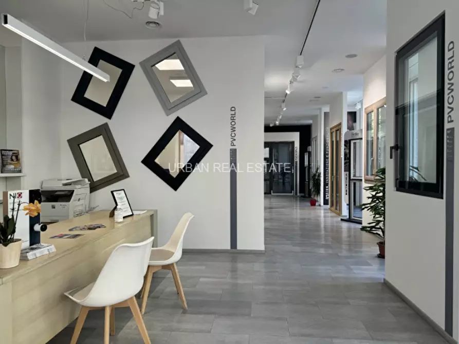 Immagine 47 di Negozio in vendita  in Via Flavia 5 a Trieste