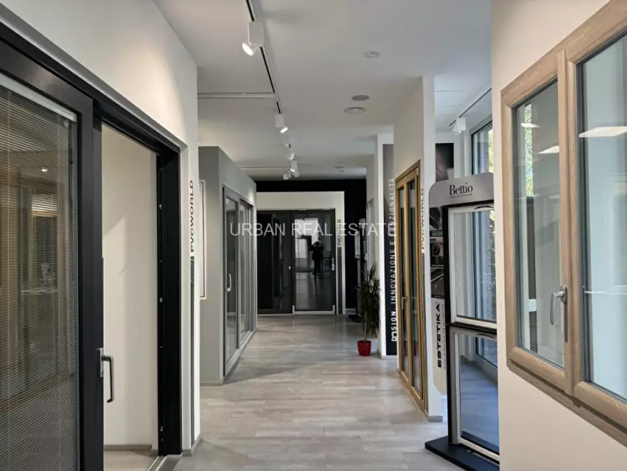 Immagine 48 di Negozio in vendita  in Via Flavia 5 a Trieste