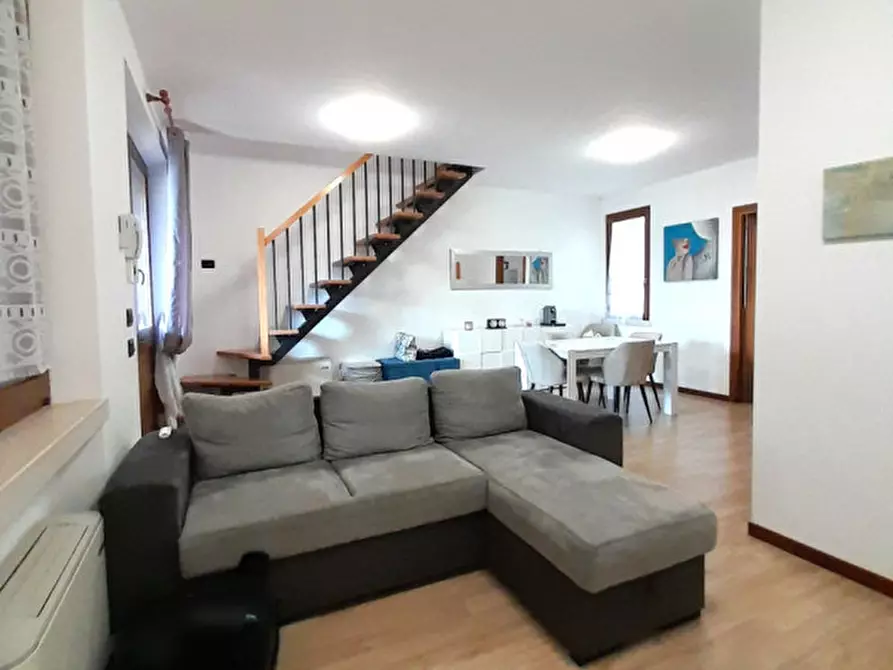 Immagine 3 di Appartamento in vendita  in Via Giulio Cesare 2 a Desenzano Del Garda