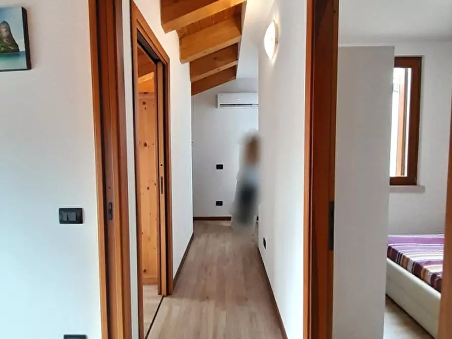 Immagine 13 di Appartamento in vendita  in Via Giulio Cesare 2 a Desenzano Del Garda