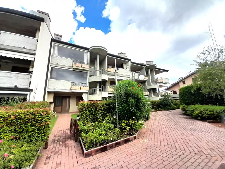 Immagine 16 di Appartamento in vendita  in Via Giulio Cesare 2 a Desenzano Del Garda