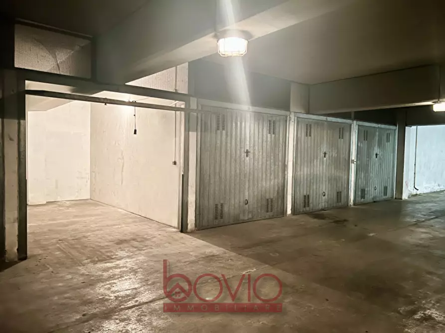 Immagine 2 di Garage in vendita  in VIA SIRTORI 5 a Torino