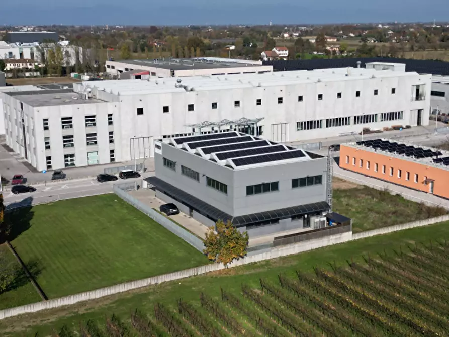 Immagine 1 di Capannone industriale in vendita  in Dosson di Casier a Casier