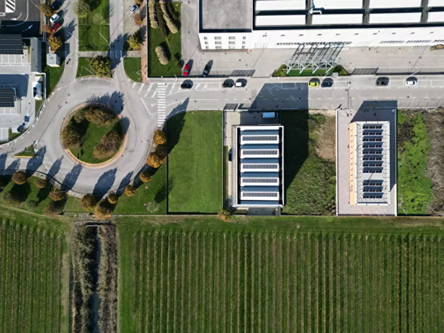 Immagine 2 di Capannone industriale in vendita  in Dosson di Casier a Casier