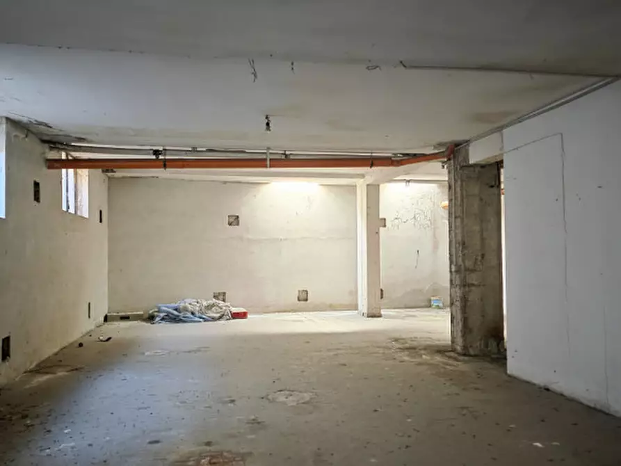 Immagine 9 di Magazzino in vendita  in Via Giuseppe Di Vittorio, 11 a Terni