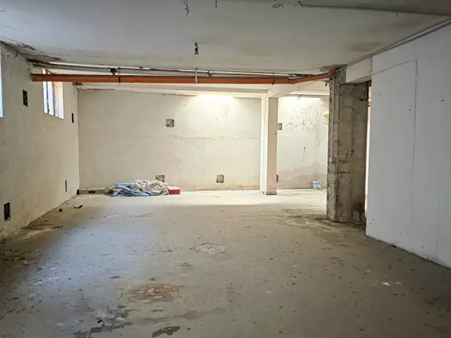 Immagine 10 di Magazzino in vendita  in Via Giuseppe Di Vittorio, 11 a Terni