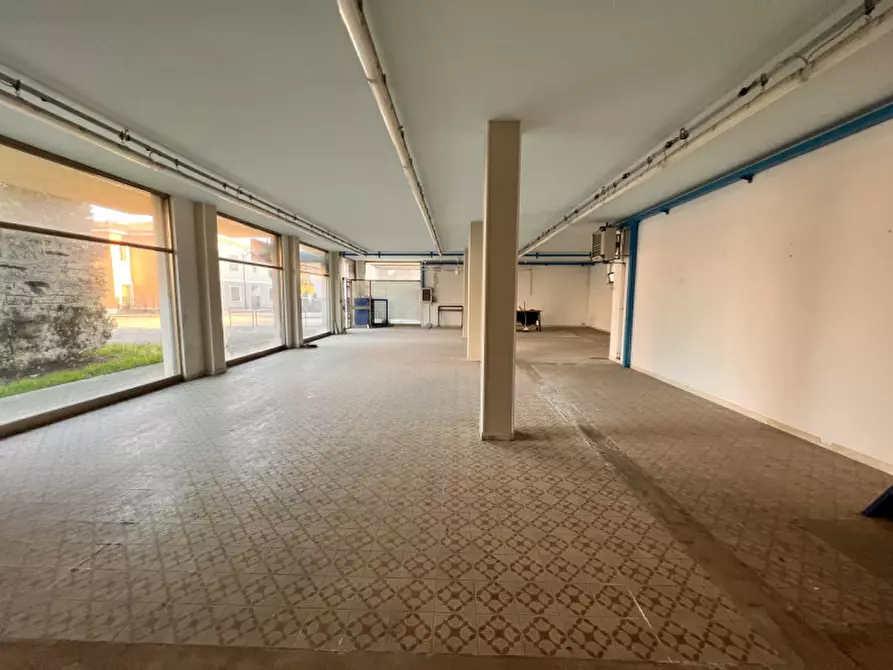 Immagine 10 di Negozio in vendita  in via placido zurla,13 a Legnago