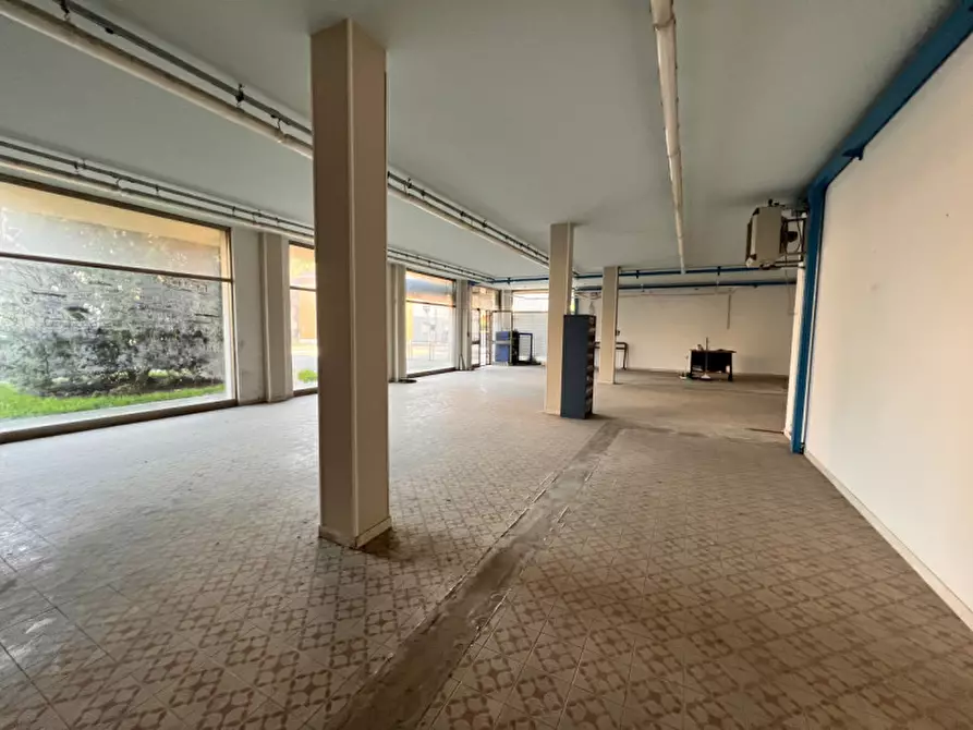 Immagine 11 di Negozio in vendita  in via placido zurla,13 a Legnago