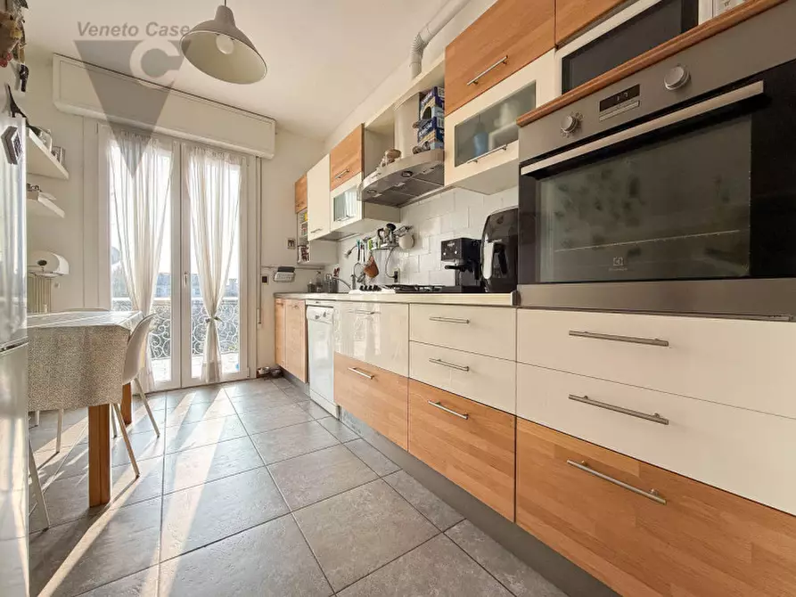 Immagine 12 di Appartamento in vendita  a Padova