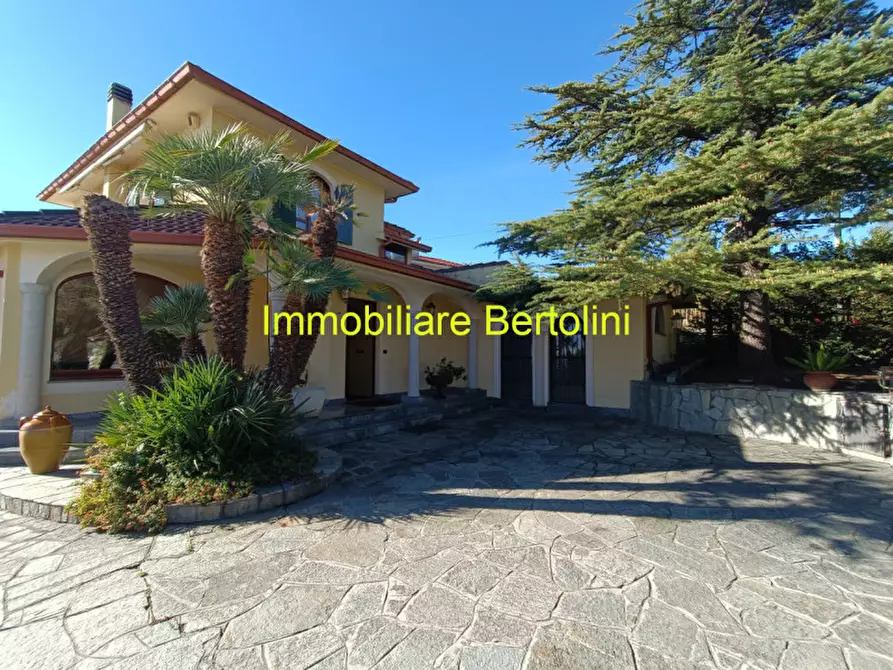 Immagine 9 di Villa in vendita  in ZONA OVEST a San Remo